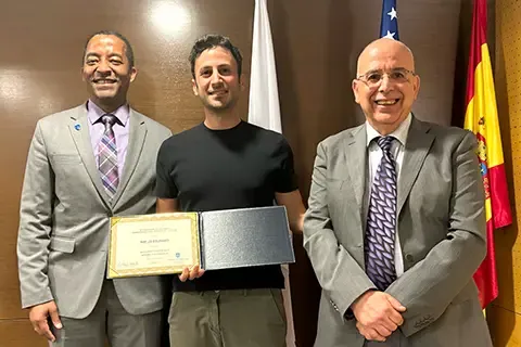Gregory Triplett, Ph.D., Dean of <a href='http://7tz.emagame.net'>博彩网址大全</a>'s School of Science and Engineering, traveled to Madrid to personally congratulate and present the honor to Charles El Mir, Ph.D.